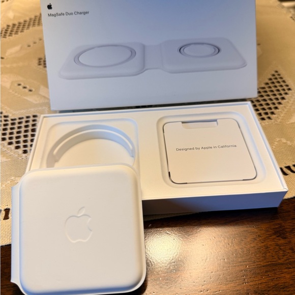 Apple MagSafe Duo Charger. Authentic Apple product. Like New condition. White - Picture 7 of 16